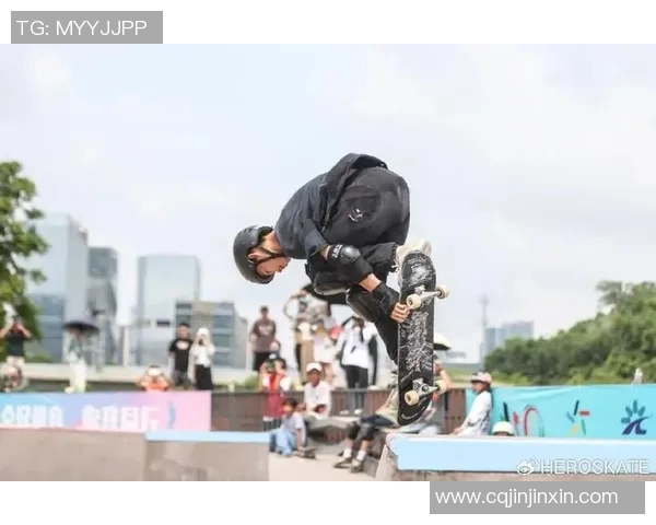 重庆滑板队的默契配合与精彩表演揭秘滑板文化的魅力与团队精神